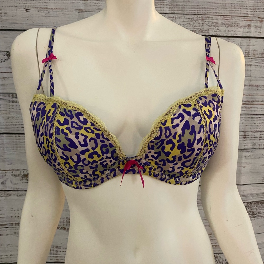 Vintage never worn Victoria’s Secret sexy little things leopard print bra 36D